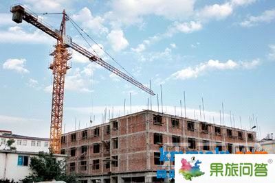 一座座“高吊”在城中村不停運轉(zhuǎn)，“城中村酒店”也在與日俱增